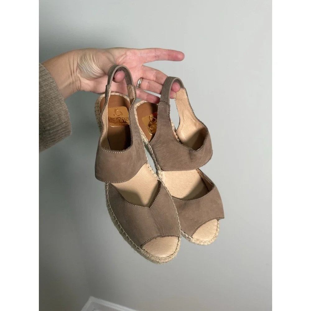 Kanna Wedge Heel Brown Sz 38 / 7.5 Tan Suede Beach Event Resort Casual Comfort
